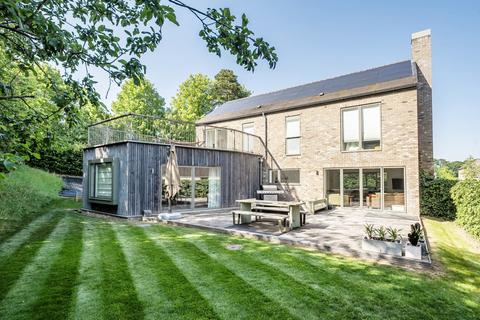 4 bed property, in Eversley Gardens, £925,000