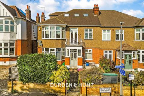 3 bed property, in Redbridge Lane West, £750,000