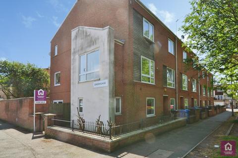 4 bed property, in Greengage, £310,000