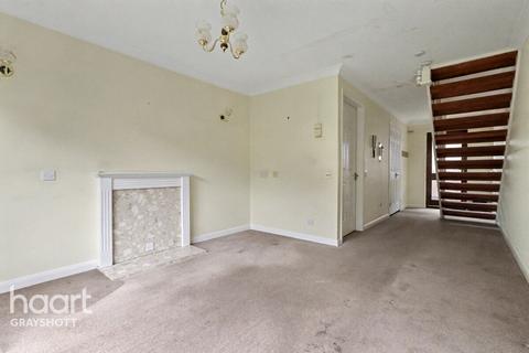 2 bed property, in Candleford Gate, £175,000