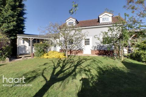 6 bed property, in Station Road, £649,995