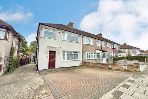 3 bed property, in Stox Mead, £600,000