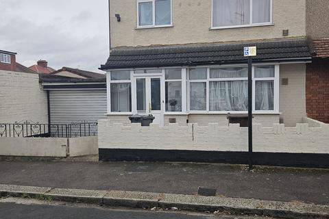 3 bed property, in Rossindel Road, £599,950