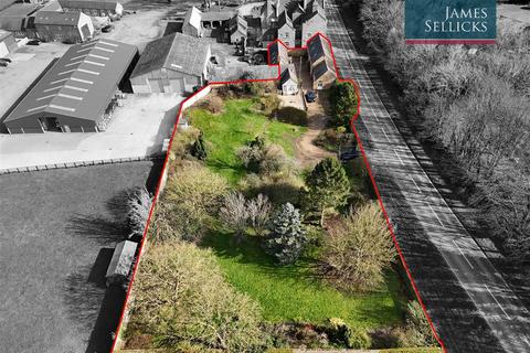 4 bed property, in The Coach House & The Stables, £650,000