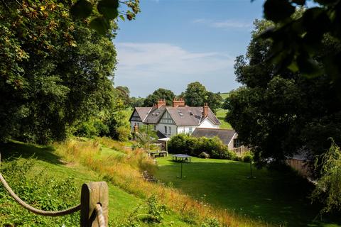 6 bed property, in Near Swimbridge, £795,000