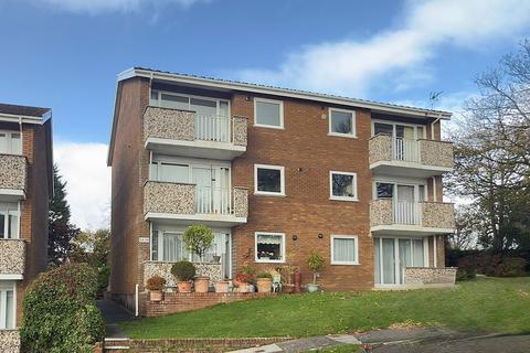 2 bed property, in Lansdowne, £200,000