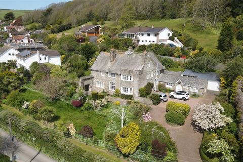 5 bed property, in Willoway Lane, £795,000