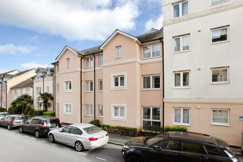 1 bed property, in Den Crescent, £92,000