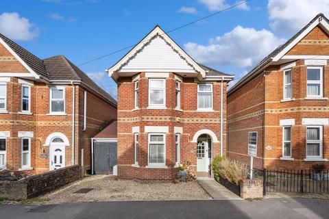3 bed property, in Hermitage Road, £450,000