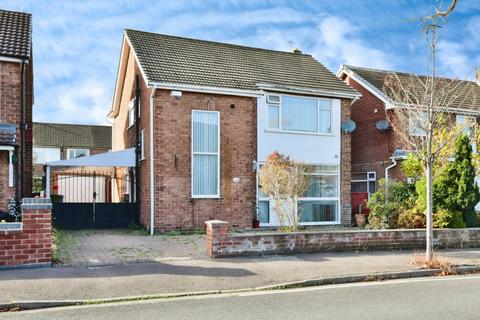 3 bed property, in East Avenue, £400,000