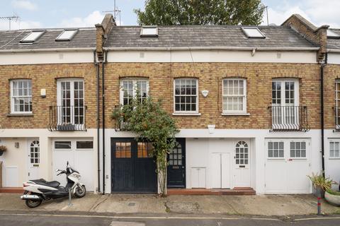 1 bed property, in Royal Crescent Mews, £875,000