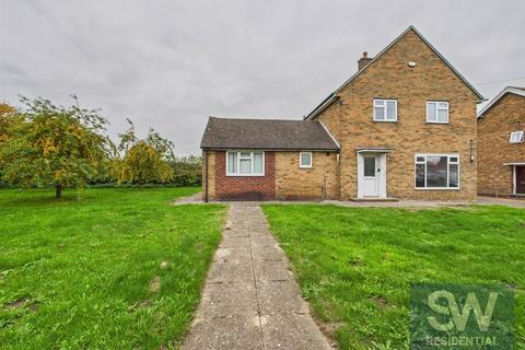 3 bed property, in Bridge Road, £425,000