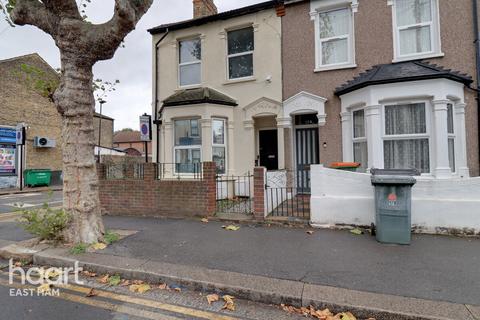 1 bed property, in Masterman Road, £155,000
