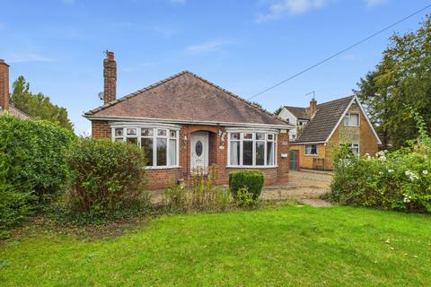 2 bed property, in Hull Bridge Road, £350,000