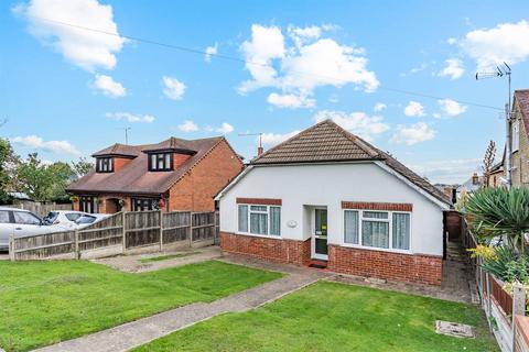 3 bed property, in Grosvenor Road, £450,000