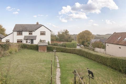 4 bed property, in Crockernwell, £325,000