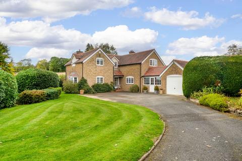 3 bed property, in Crosshorn, £700,000