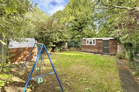 2 bed property, in Cirencester, £164,000