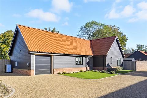 3 bed property, in Willow Close, £540,000