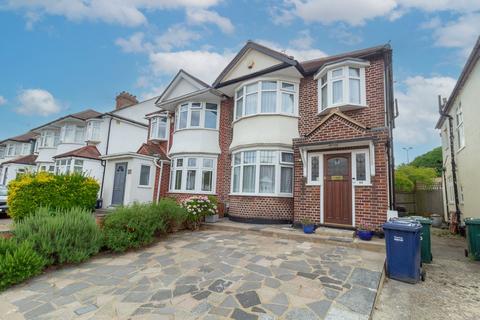 3 bed property, in Brook Avenue, £650,000