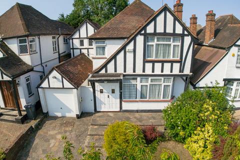 4 bed property, in Glendale Avenue, £945,000