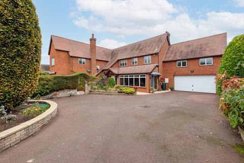 5 bed property, in High Street, £1,175,000