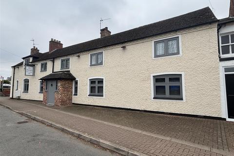 6 bed property, in Main Street, £795,000