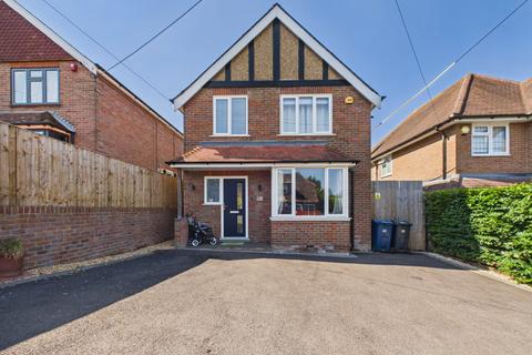 3 bed property, in Lowndes Avenue, £670,000