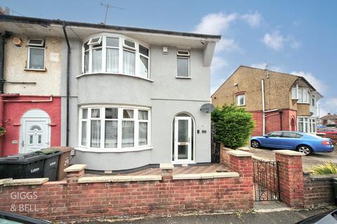 3 bed property, in Luton, £375,000