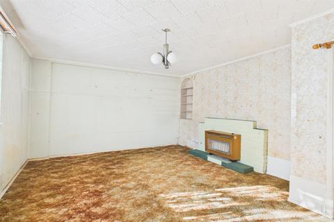 3 bed property, in St. Anselms Court, £300,000