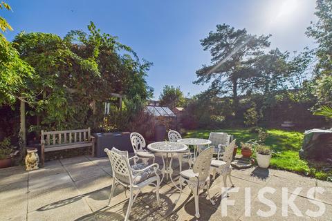 5 bed property, in Church Road, £699,995