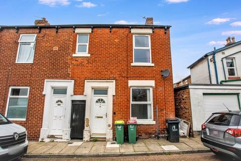 2 bed property, in St. Annes Street, £100,000