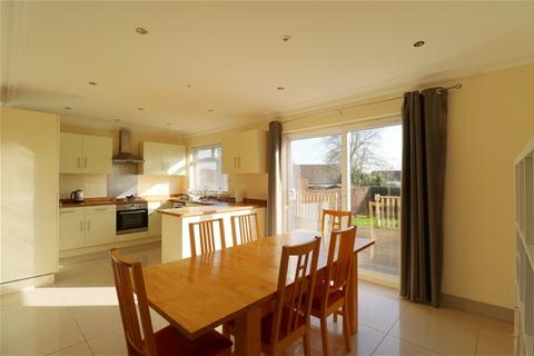 3 bed property, in Noel Road, £824,950