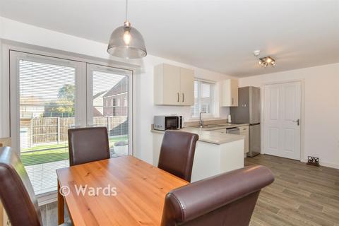 4 bed property, in Watling Drive, £450,000