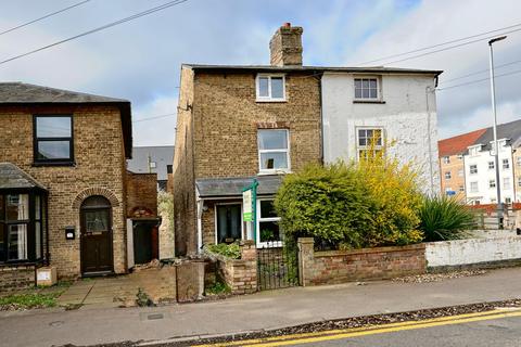 3 bed property, in Ermine Street, £230,000