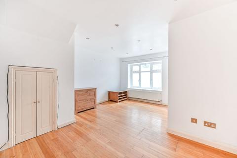 2 bed property, in Chatsworth Road, £430,000