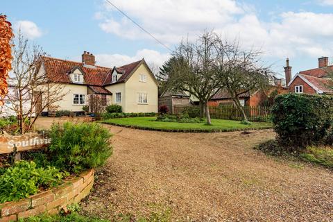 5 bed property, in Common Road, £400,000