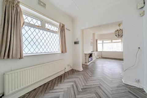 2 bed property, in Blair Avenue, £525,000