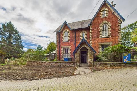 6 bed property, in Beverley Road, £550,000