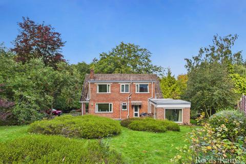 4 bed property, in Hutton Village, £615,000