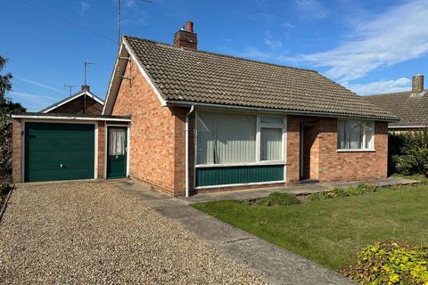 2 bed property, in Windsor Avenue, £150,000