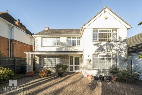 3 bed property, in Motcombe Road, £800,000
