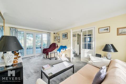 3 bed property, in Motcombe Road, £800,000