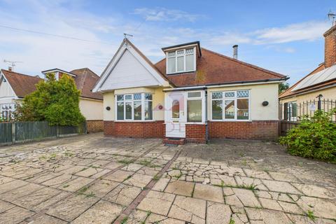 3 bed property, in York Road, £350,000
