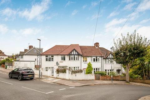 5 bed property, in Moordown, £699,950