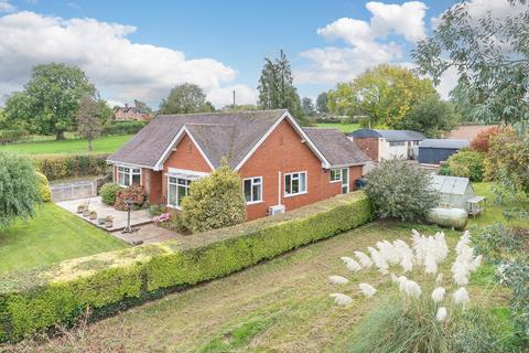 3 bed property, in Truecroft, £600,000
