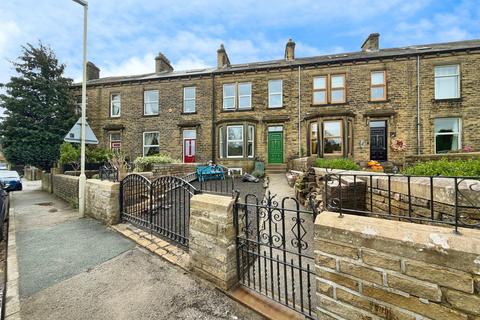 4 bed property, in Bridge Road, £350,000