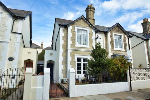 3 bed property, in COASTAL RYDE, £285,000