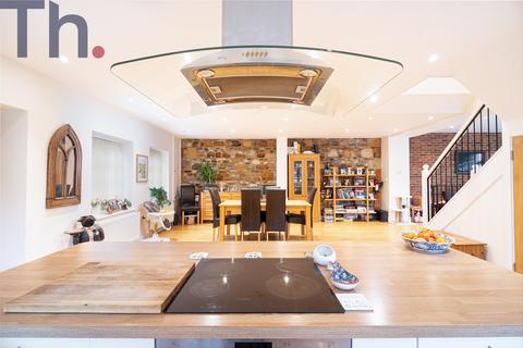 4 bed property, in Shorwell, £565,000