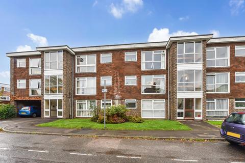 2 bed property, in Winton Road, £750,000